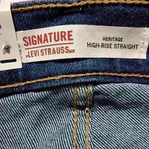 Signature by Levi Strauss Women's Heritage High Rise Straight Jeans Medium Wash - Picture 6 of 11